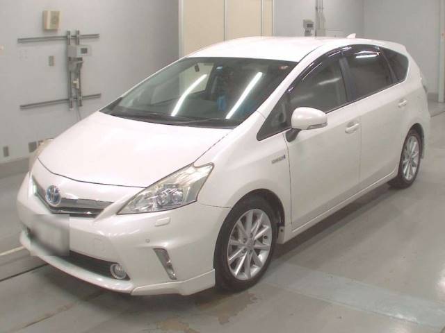 30632 TOYOTA PRIUS ALPHA ZVW41W 2013 г. (CAA Tokyo)